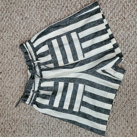 Who What Wear Pants - WHO WHAT WEAR Linen blend paperbag shorts gray white stripe tie waste size Small